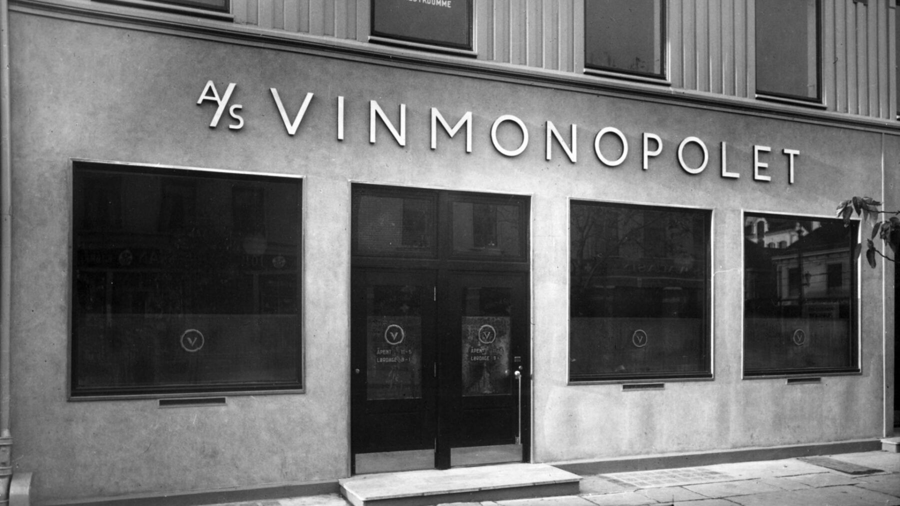 Historisk bilde av Vinmonopolet i Trondheim.